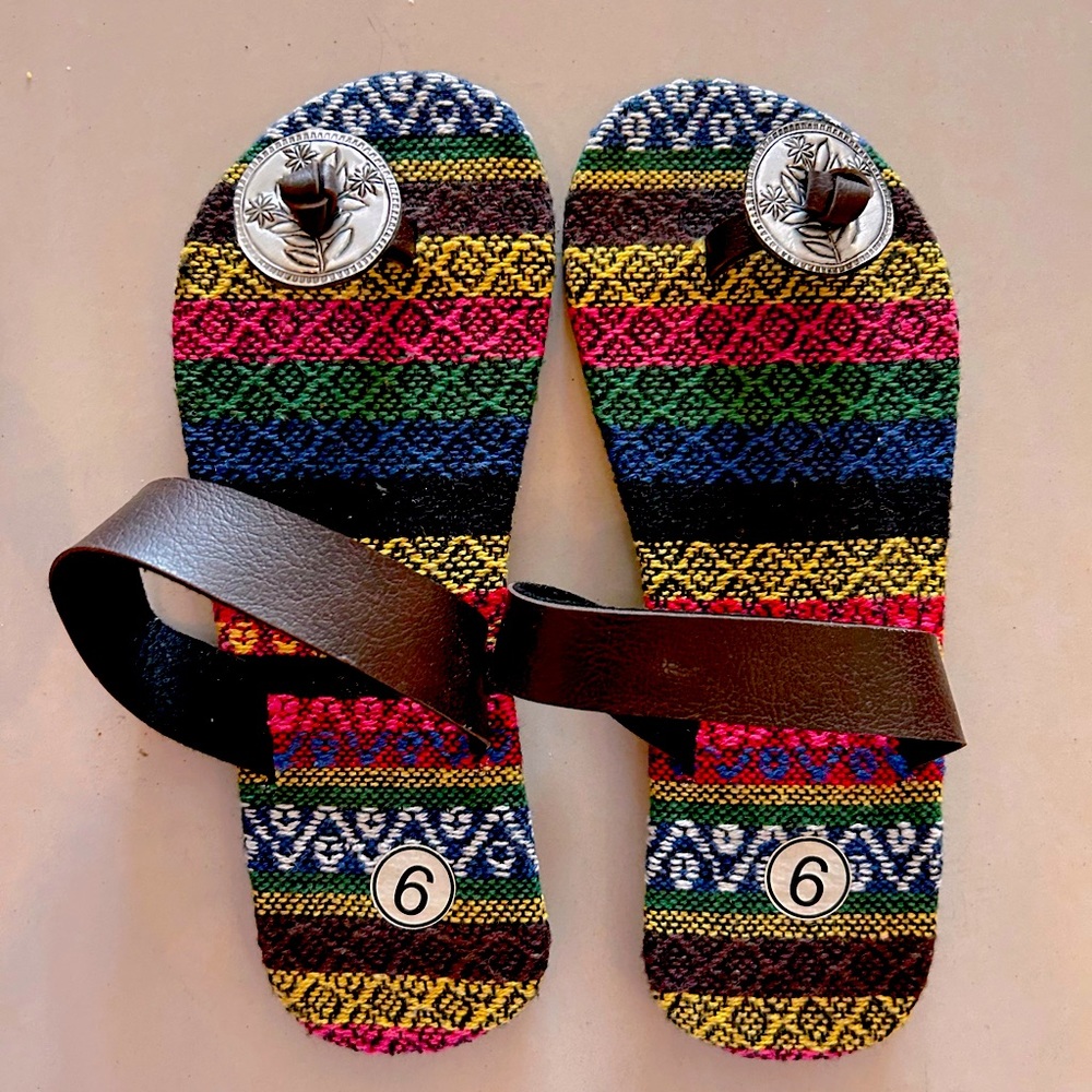 Embroiled sandals